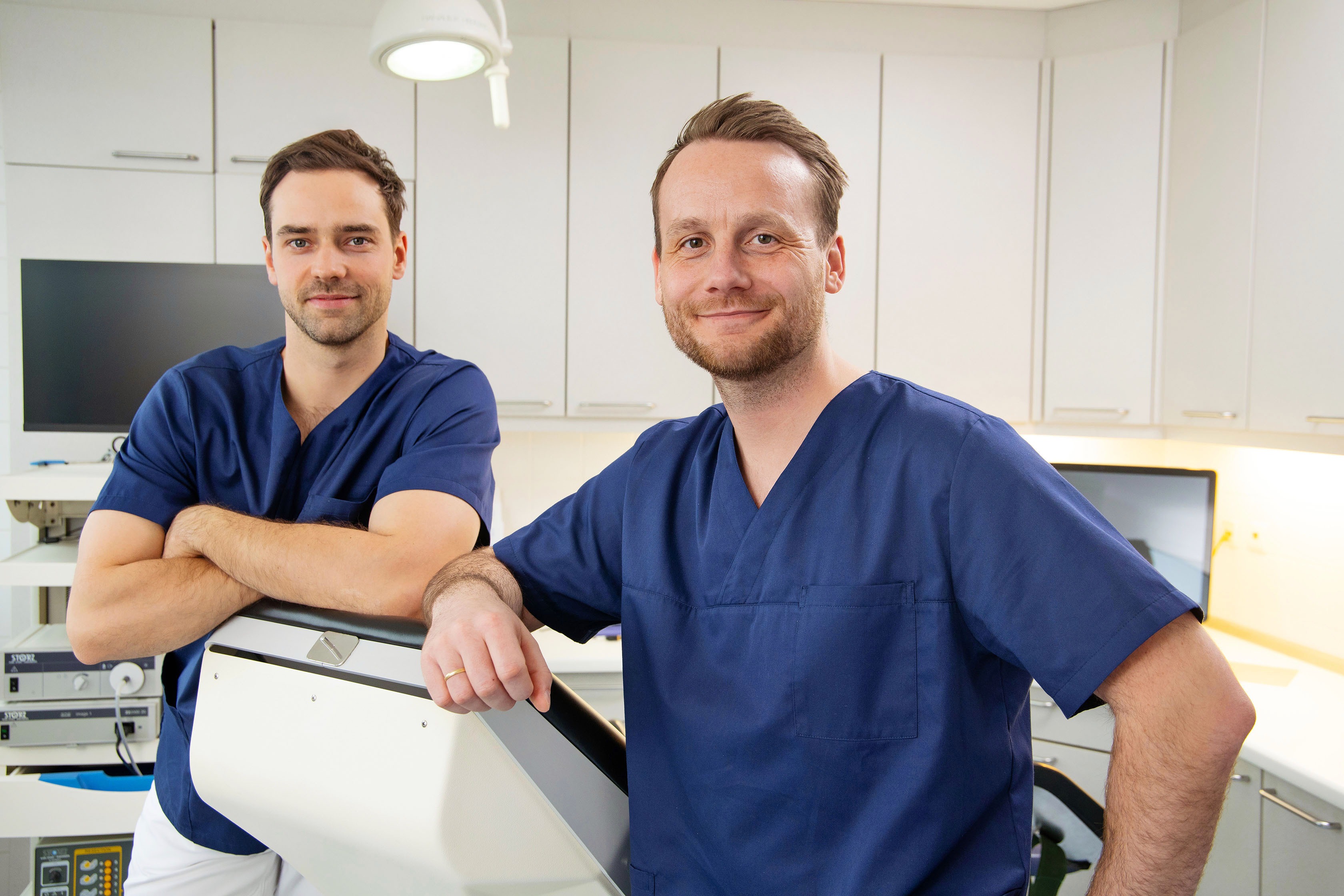 Stefan Stanossek und Sebastian Georgi im Operationssaal